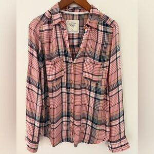 Abercrombie A&F Women Plaid Shirt
button Front Long sleeve Flannel Shirt
Size S